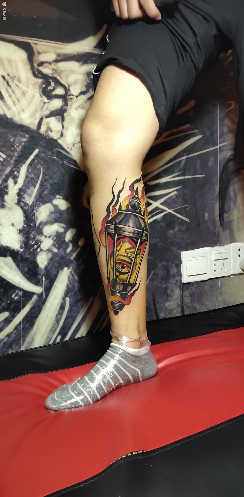 999元灯纹身图片_脚部New School纹身图案