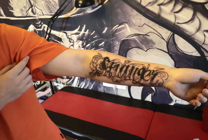 奇卡诺花体纹身图片_手臂花体字纹身图案