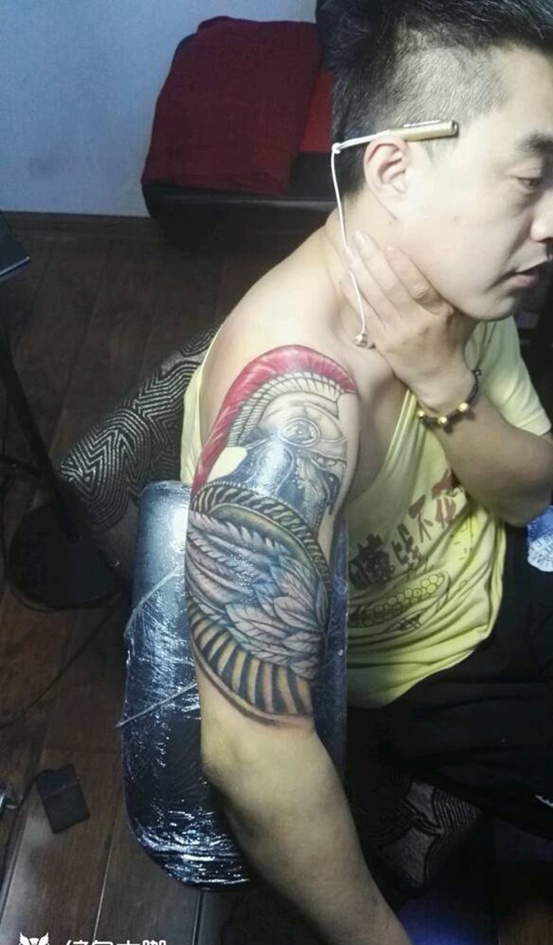 遮盖！纹身图片_肩部欧美人物成品纹身图案