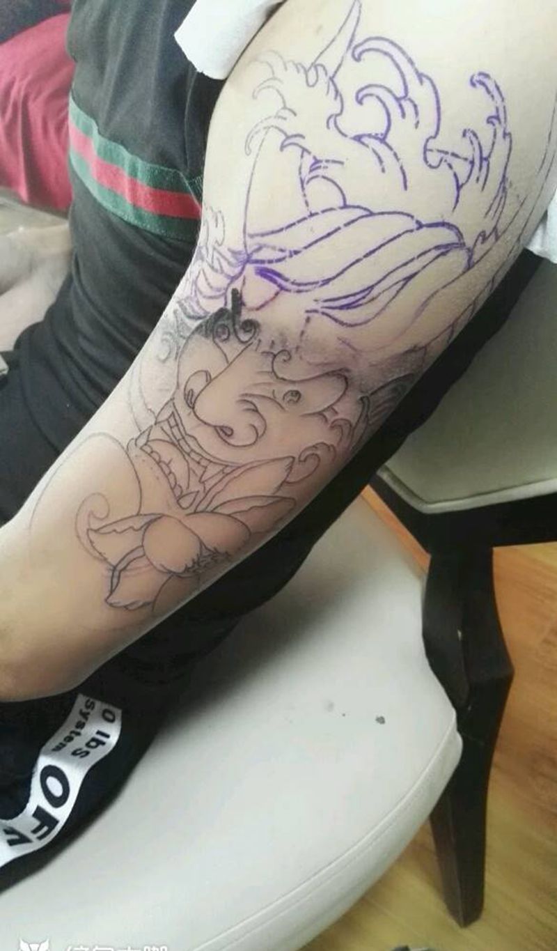 大臂般若线条中！纹身图片_手臂纹身图案