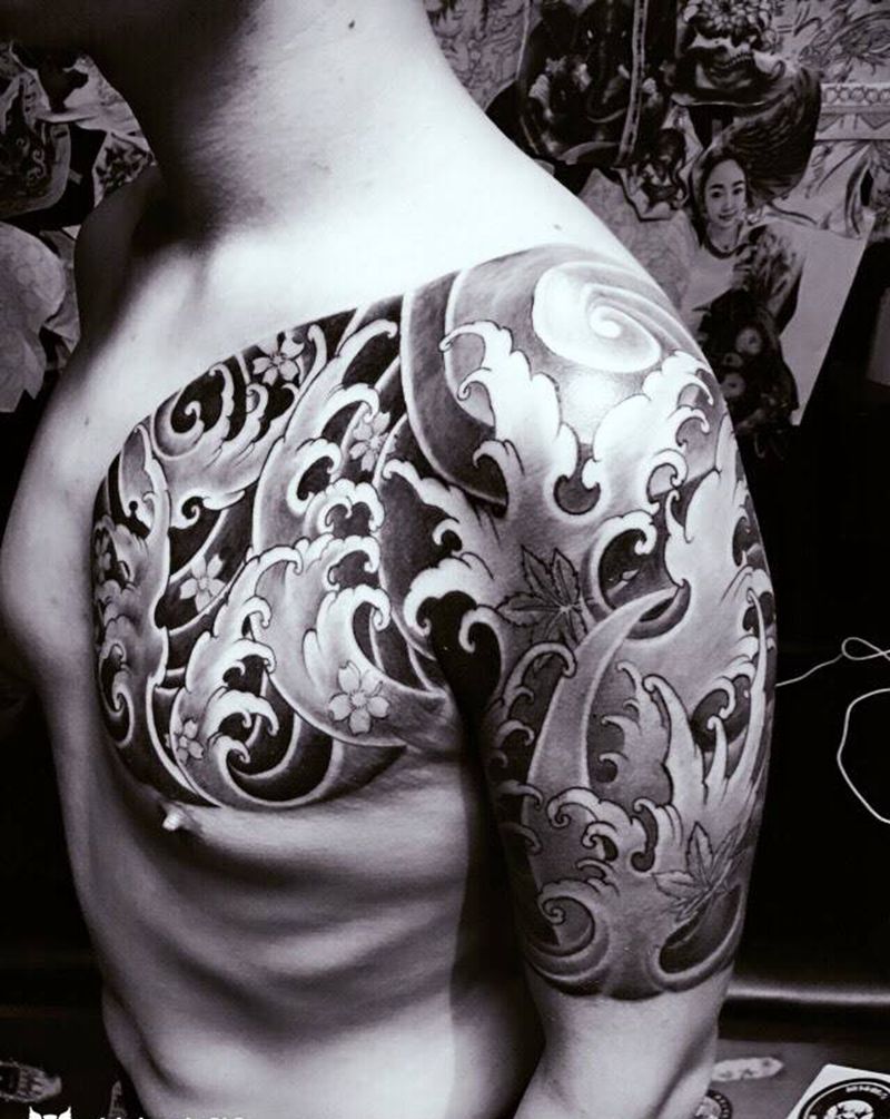 水浪半甲纹身图片