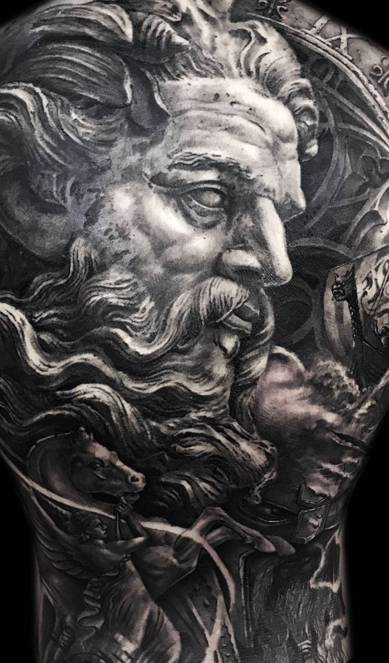 王纹身图片_背部欧美写实纹身图案