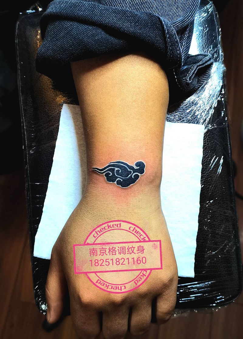 299遮盖纹身图片_手部图腾纹身图案