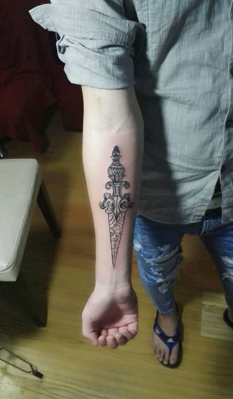 欧美花剑3纹身图片_手臂欧美人物宗教成品纹身图案