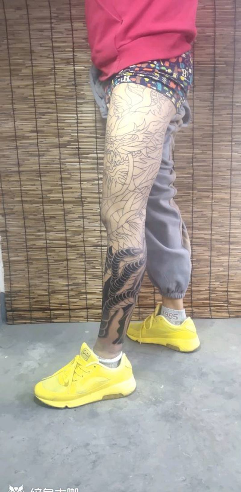 3499元盘龙腿纹身图片_腿部新传统纹身图案