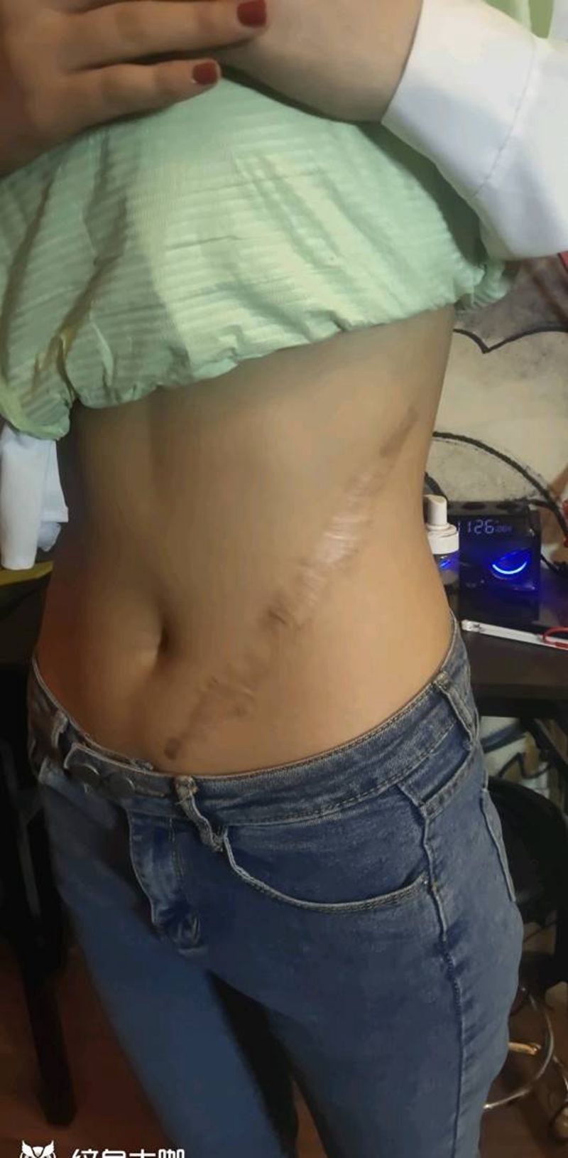 1499元疤痕遮盖纹身图片_腰部欧美写实水墨纹身图案