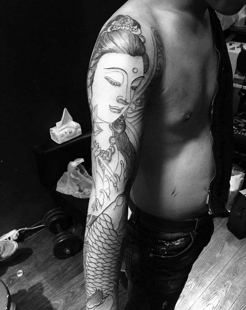 线条轮廓佛教题材花臂纹身图片