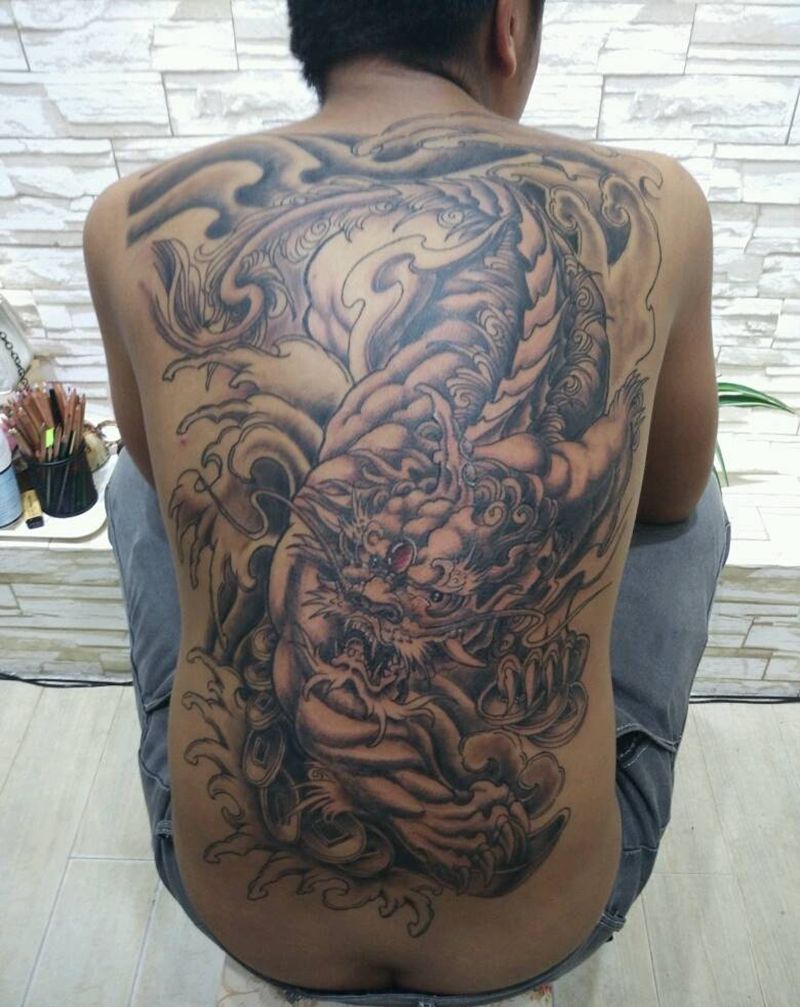 满背貔貅纹身图片