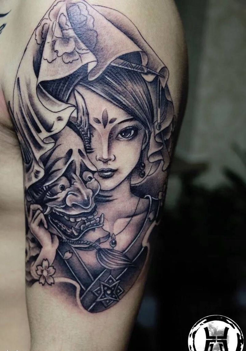 大臂黑白纹身图片