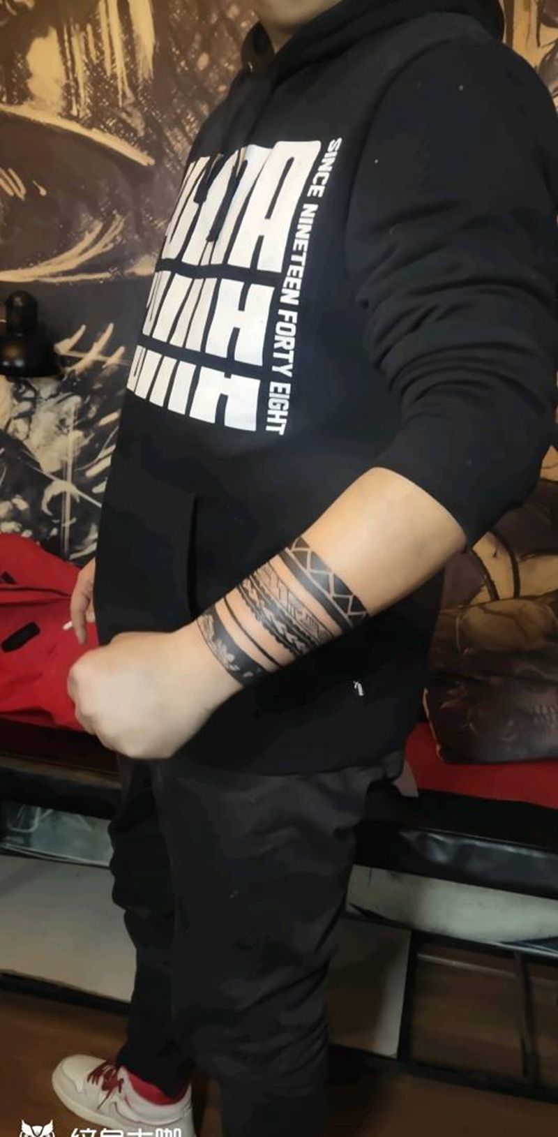 999元图腾臂环纹身图片_手臂点刺图腾纹身图案