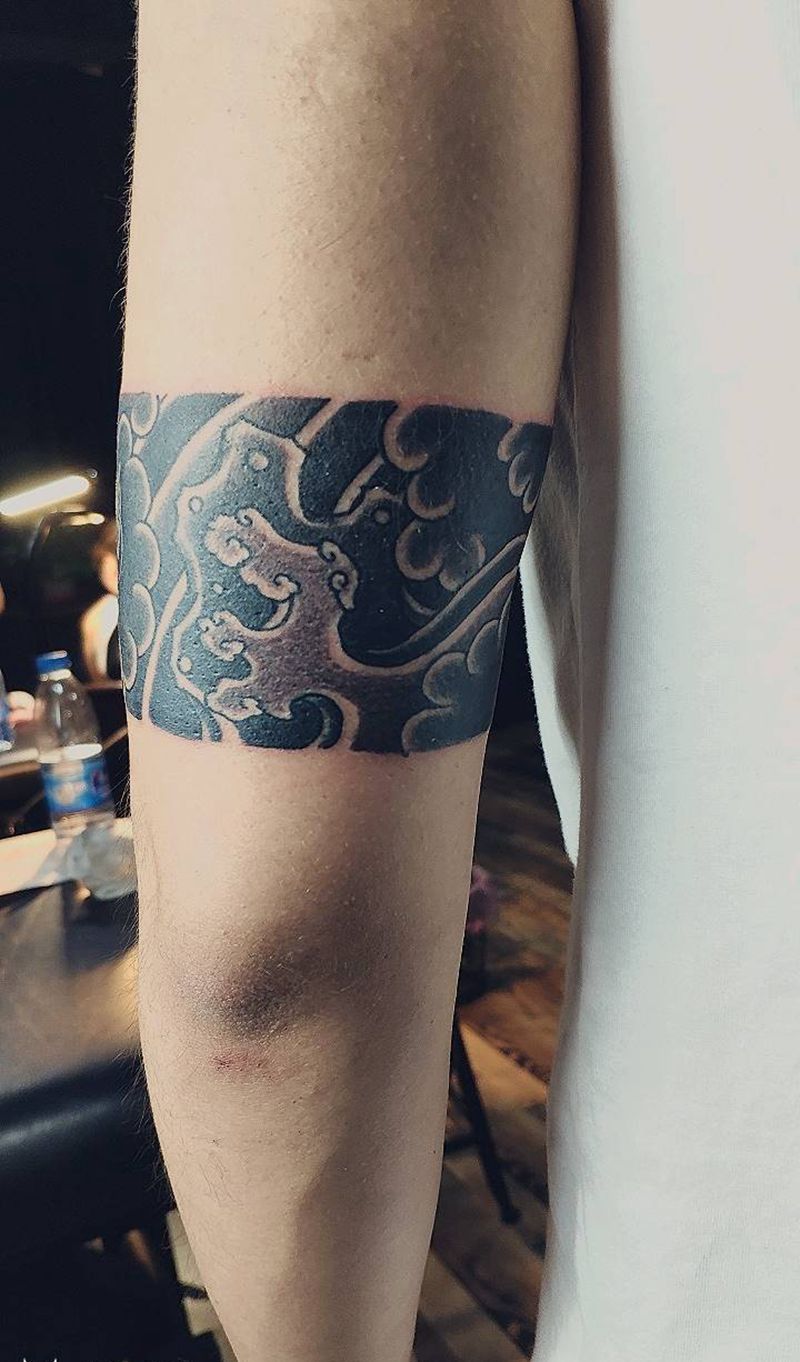 臂环纹身图片