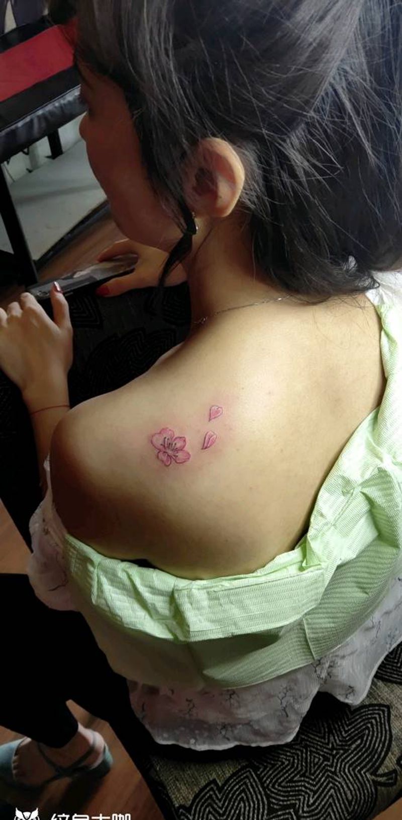 樱纹身图片_肩部纹身图案