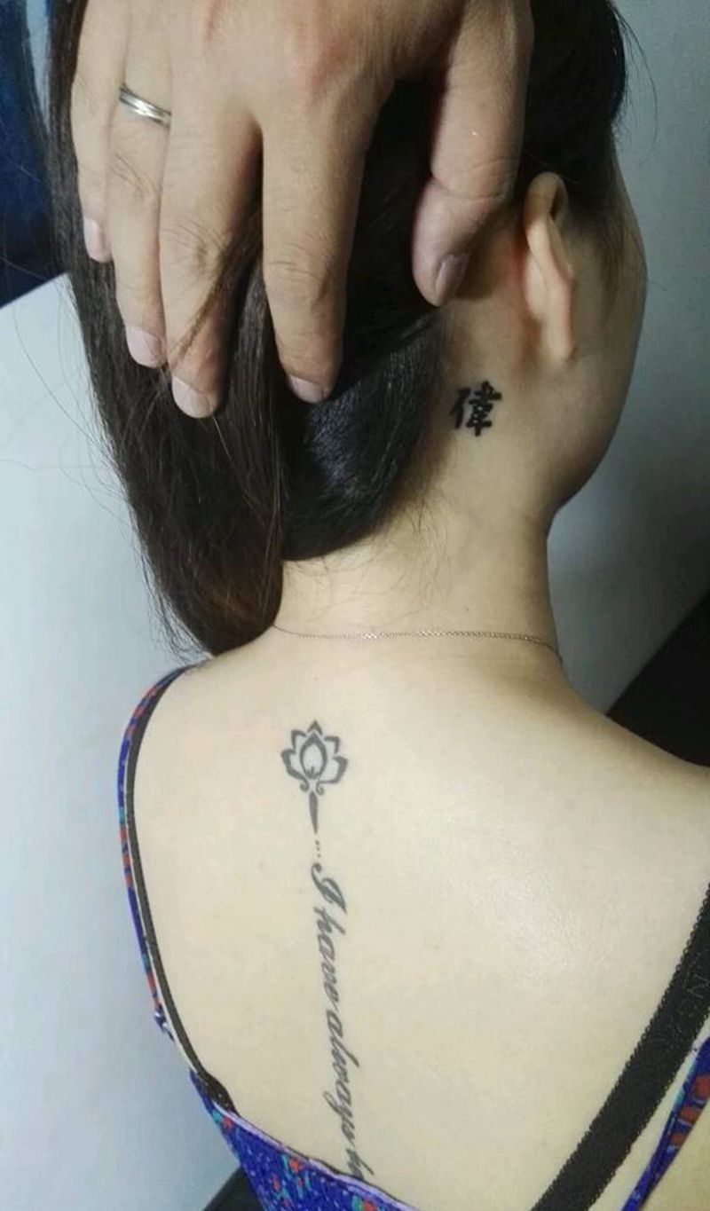美女小清新纹身图片_颈部纹身图案