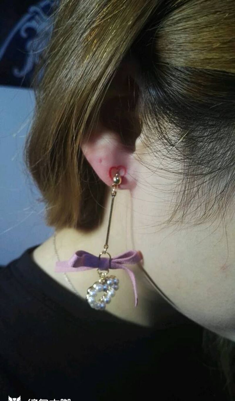 桃心纹身图片_颈部欧美几何成品纹身图案