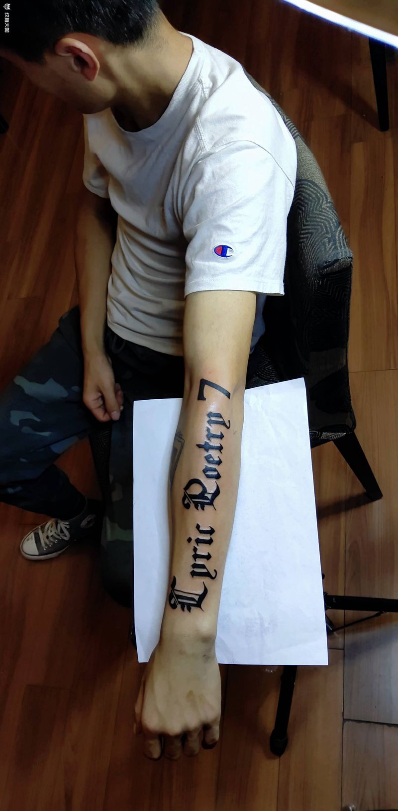 英文字母纹身图片_手臂花体字纹身图案