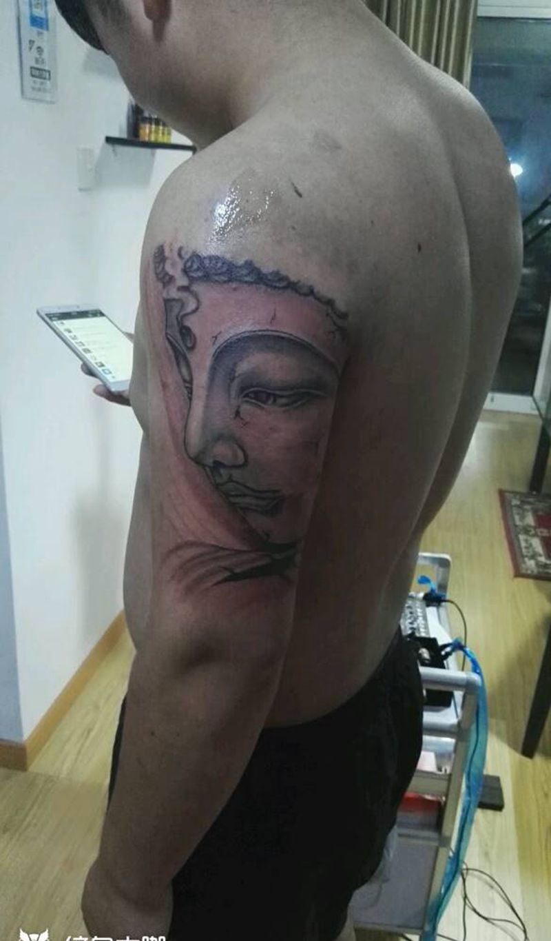 大臂佛工作中！纹身图片_手臂纹身图案