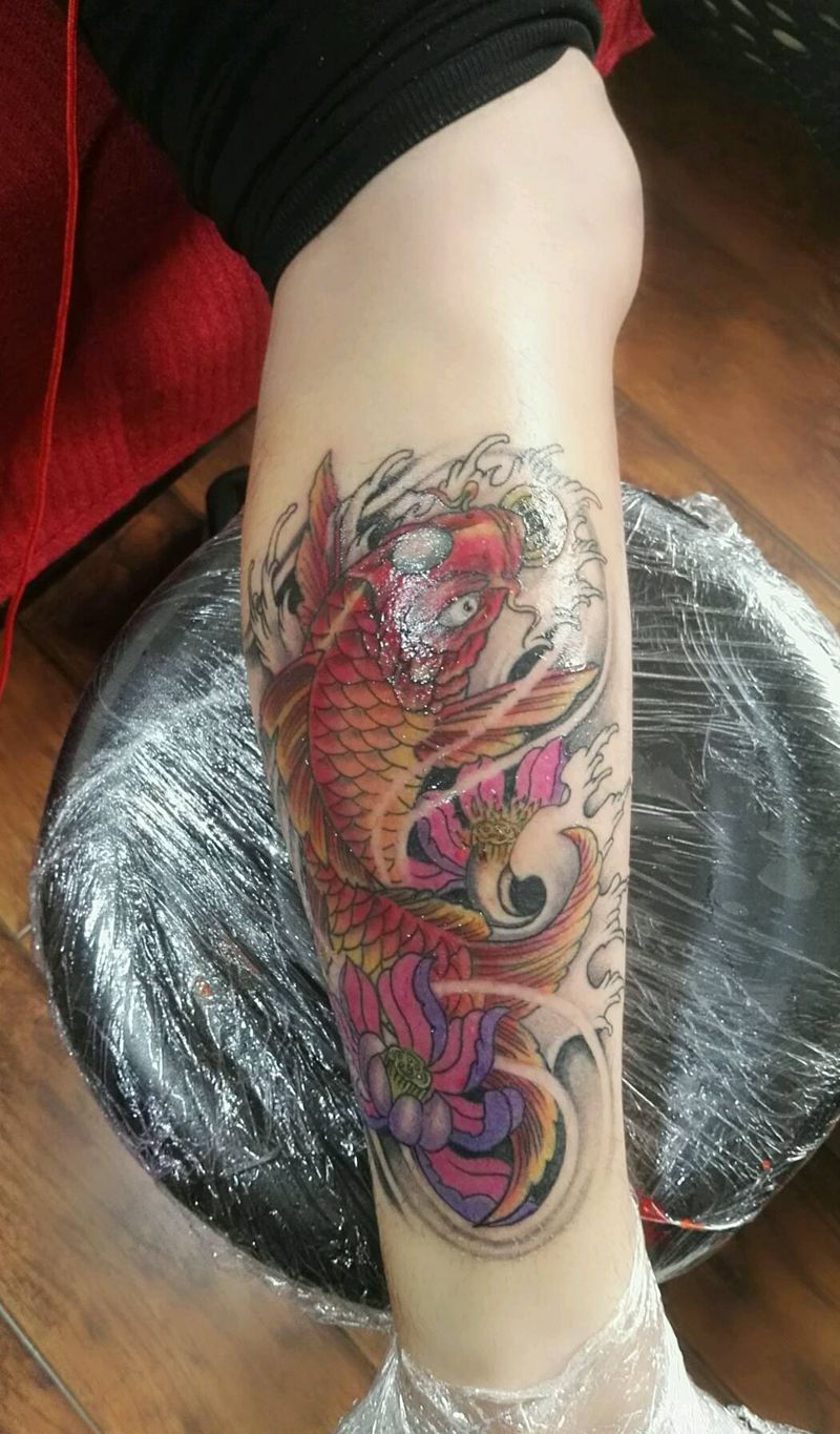 鲤鱼！纹身图片_腿部传统动物成品纹身图案