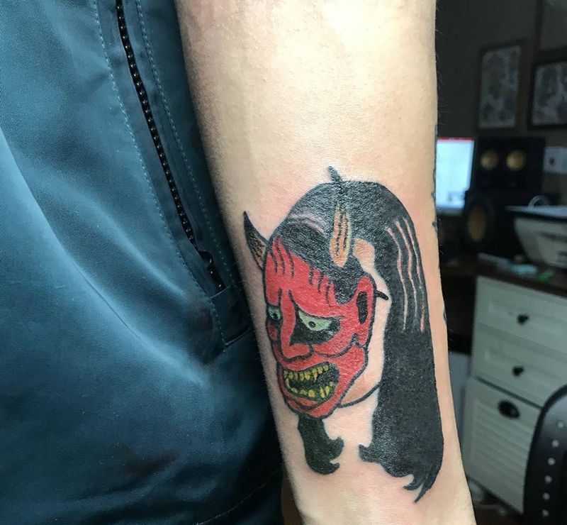 般若少女纹身图片_手臂Old School般若女孩面具纹身图案