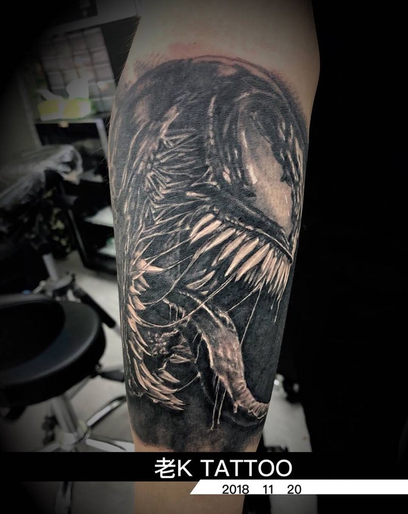 毒液纹身图片_手臂欧美写实纹身图案