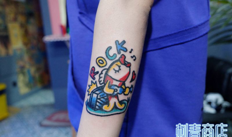 小鱼纹身图片_手臂Old School纹身图案