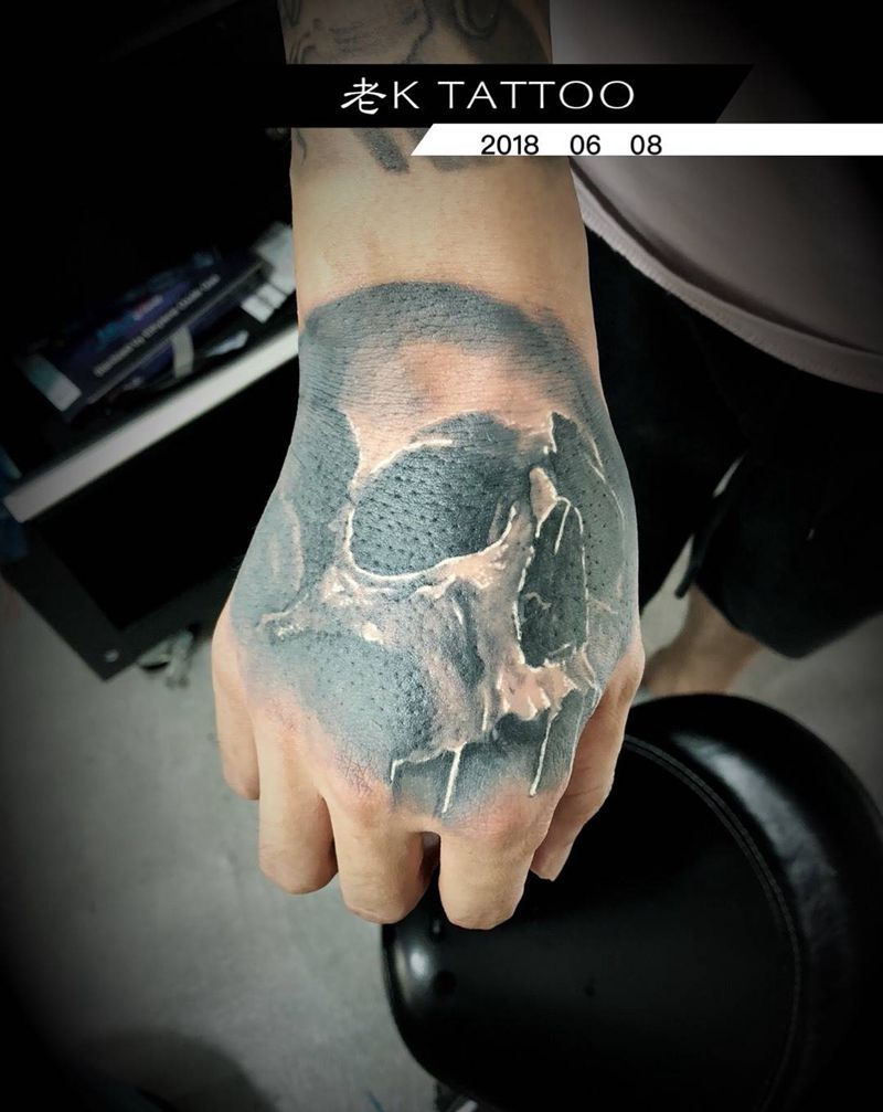 手背小骷髅纹身图片_成品手部欧美写实鬼神宗教原创纹身图案