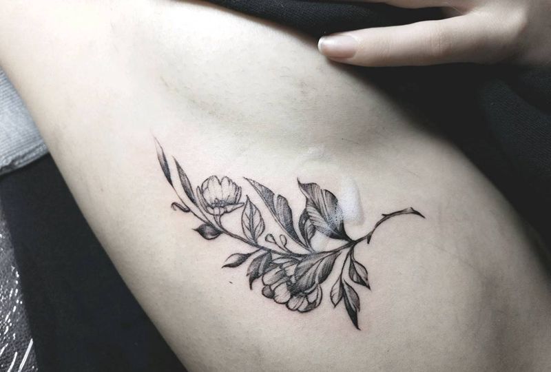 素花纹身图片_腰部素花纹身图案