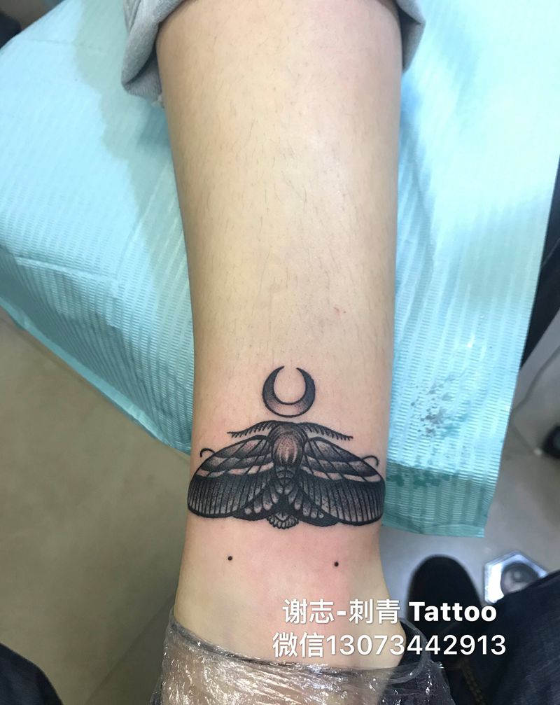 蛾子，旧纹身遮盖纹身图片_脚部New School纹身图案