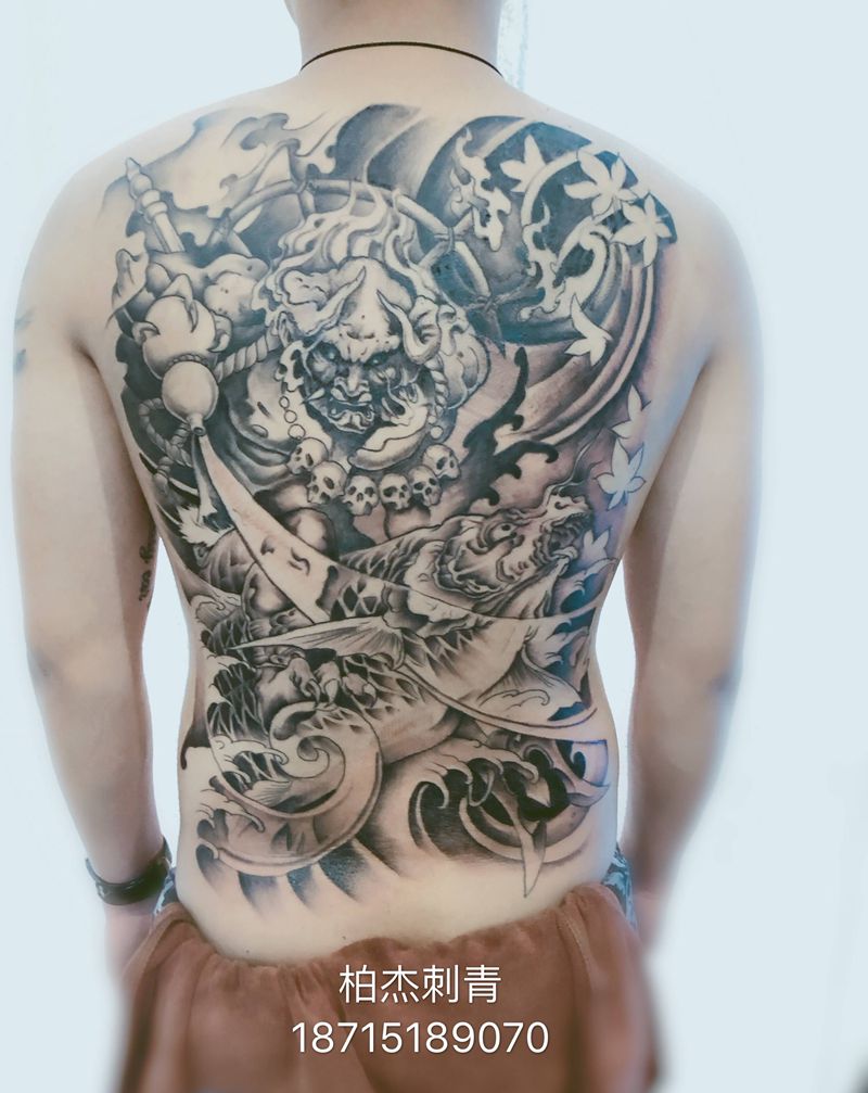 满背风神纹身图片_背部新传统纹身图案