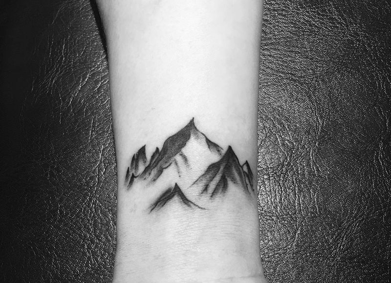 小清新纹身图片_手臂点刺几何纹身图案