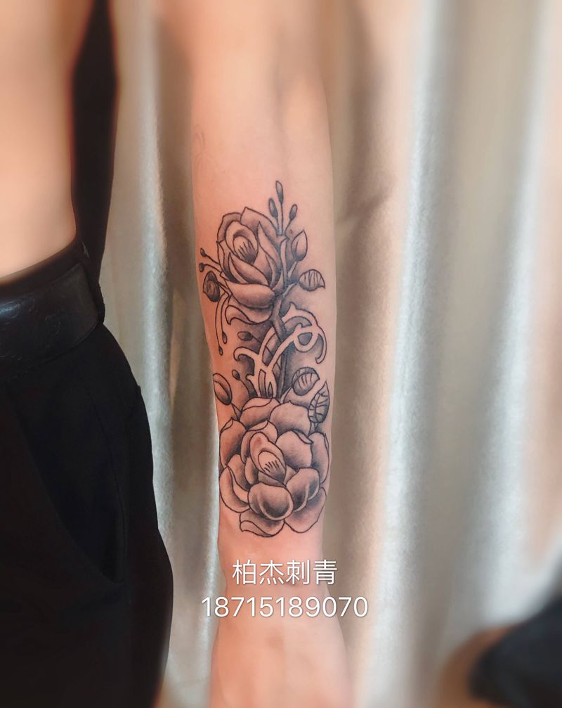 花纹身图片_手臂欧美写实纹身图案