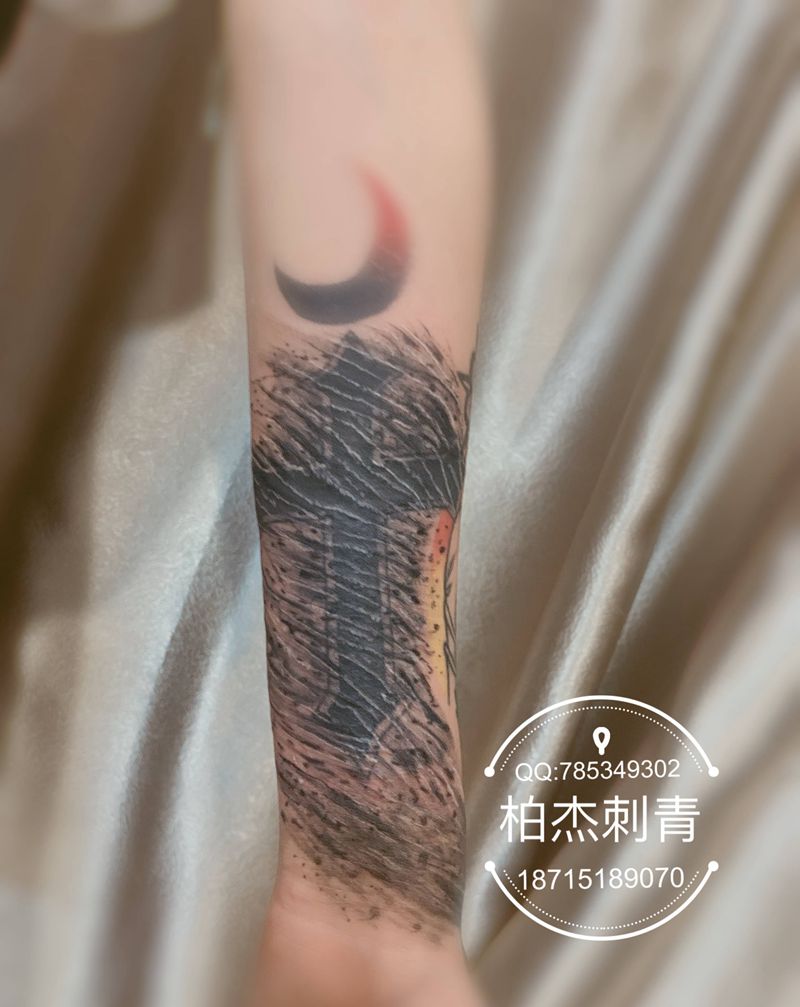 遮盖十字架✟纹身图片_手臂欧美写实纹身图案