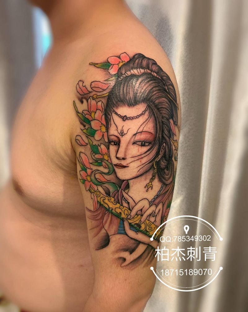 大臂艺伎纹身图片_手臂新传统纹身图案