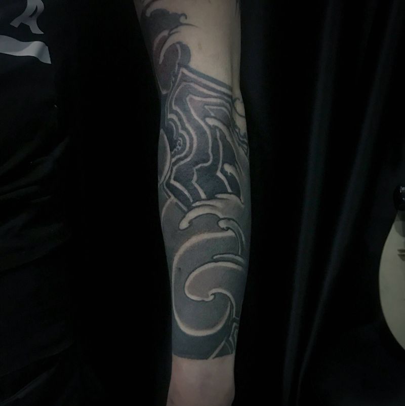 浪臂未完纹身图片_手臂老传统纹身图案