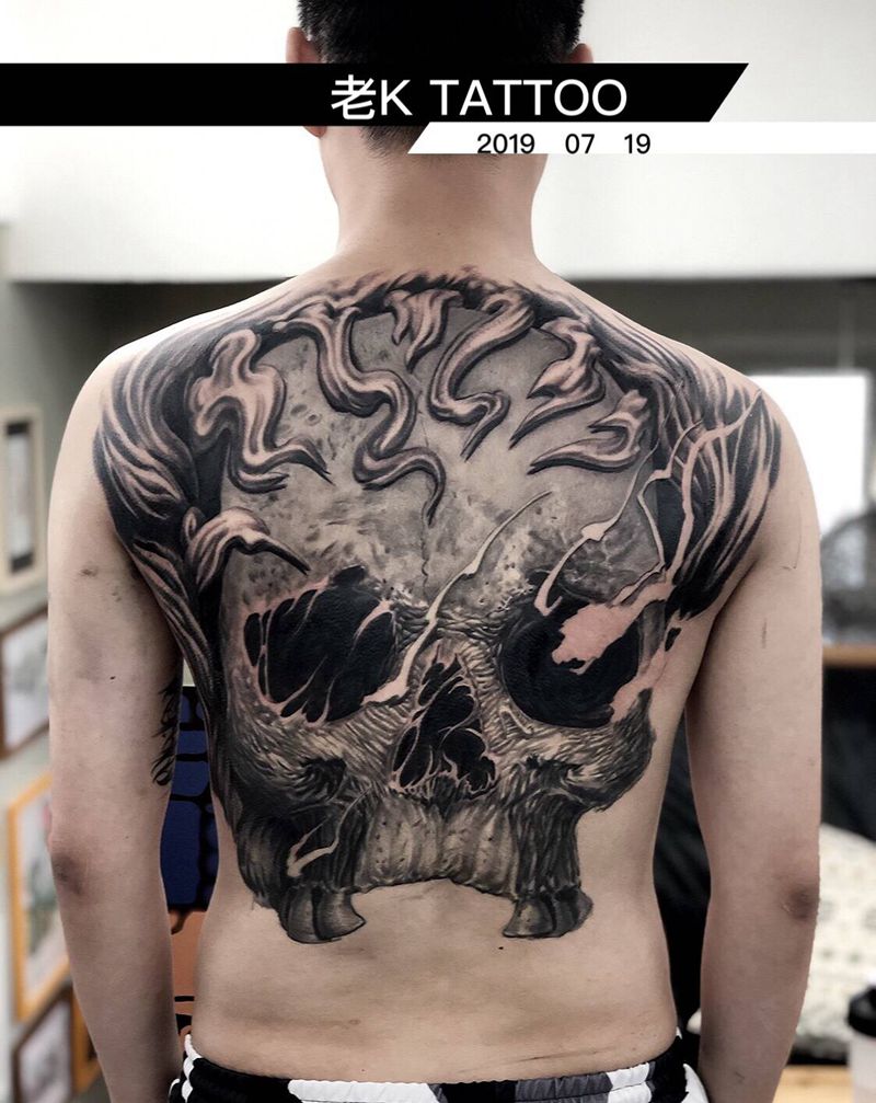 骷髅 未完成纹身图片_背部欧美写实纹身图案