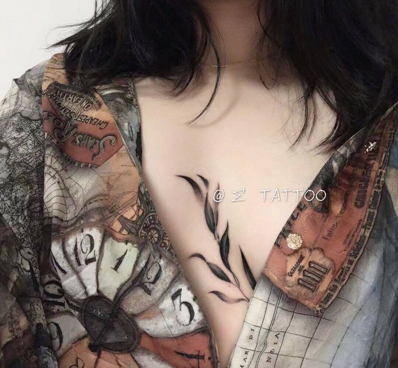 深刻纹身图片_胸部纹身图案