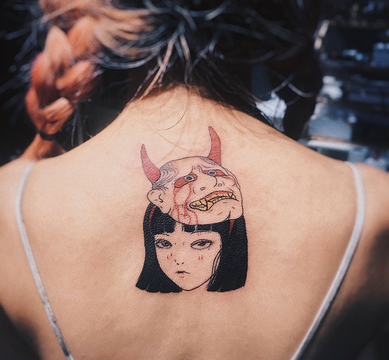 落端云纹身图片_背部纹身图案