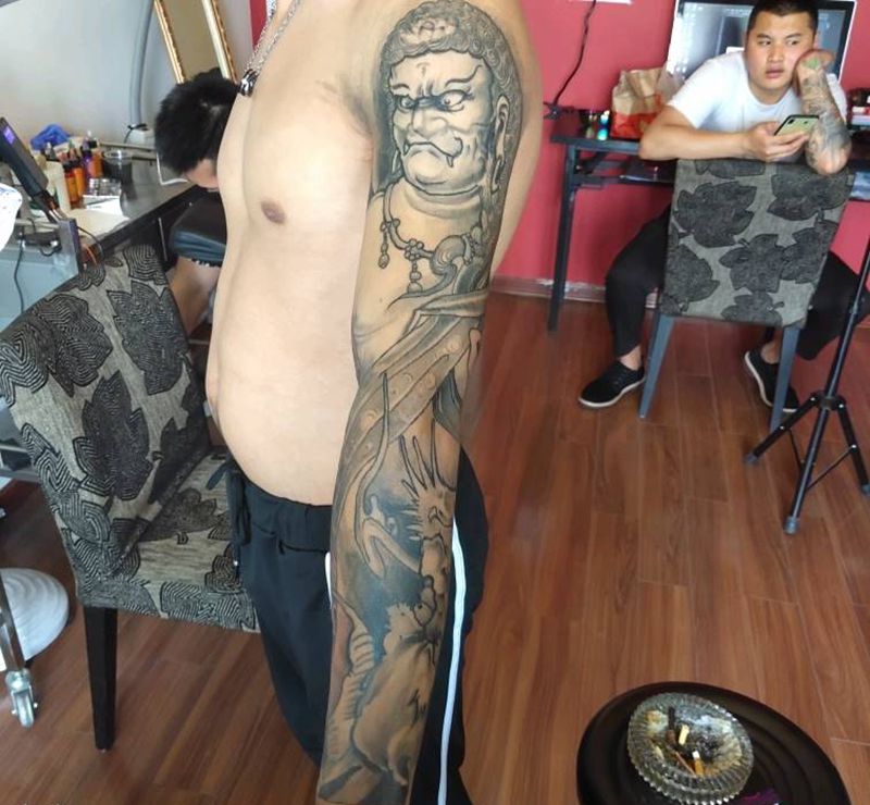 花臂纹身图片_手臂老传统冥王·龙纹身图案