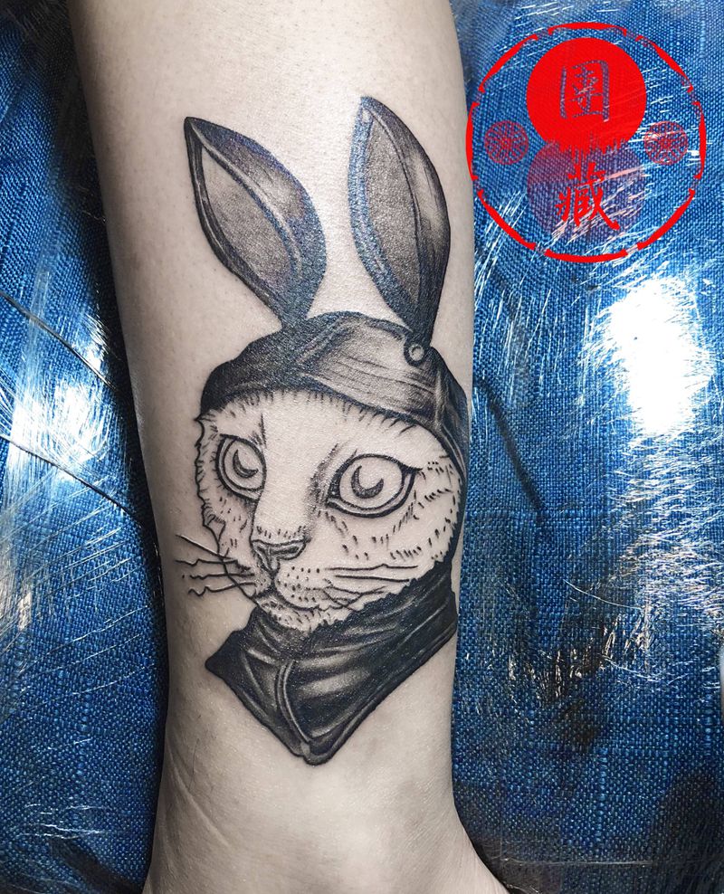 欧美大猫纹身图片_腿部欧美写实Old School猫暗黑遮盖纹身图案