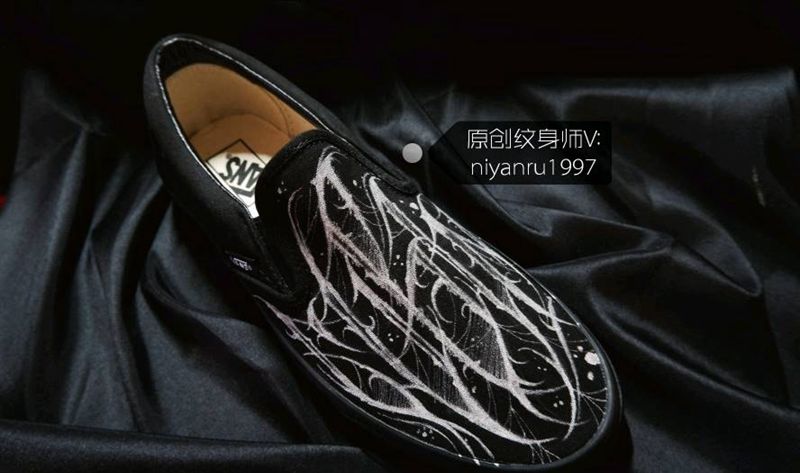 手绘vans纹身图片_花体字纹身图案