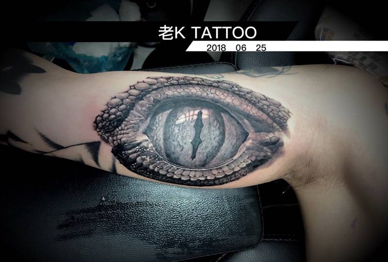 蜥蜴眼纹身图片