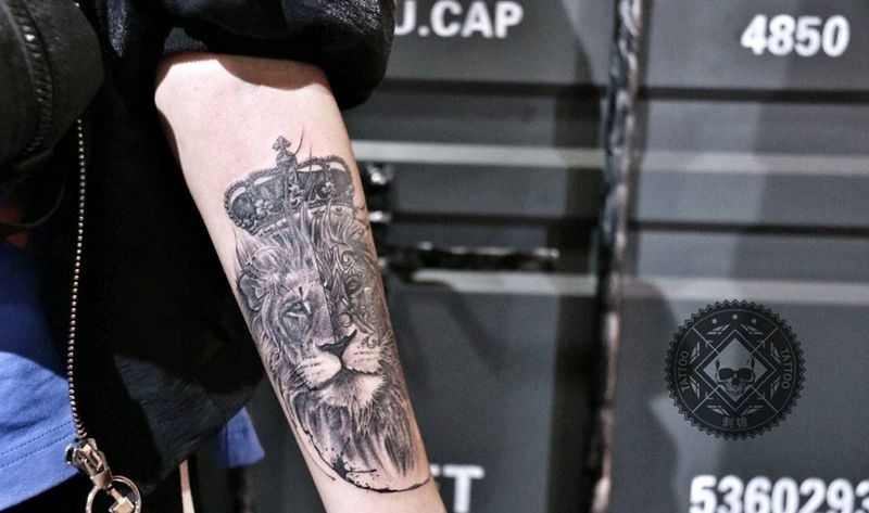 lion tattoo纹身图片_手臂欧美写实图腾纹身图案