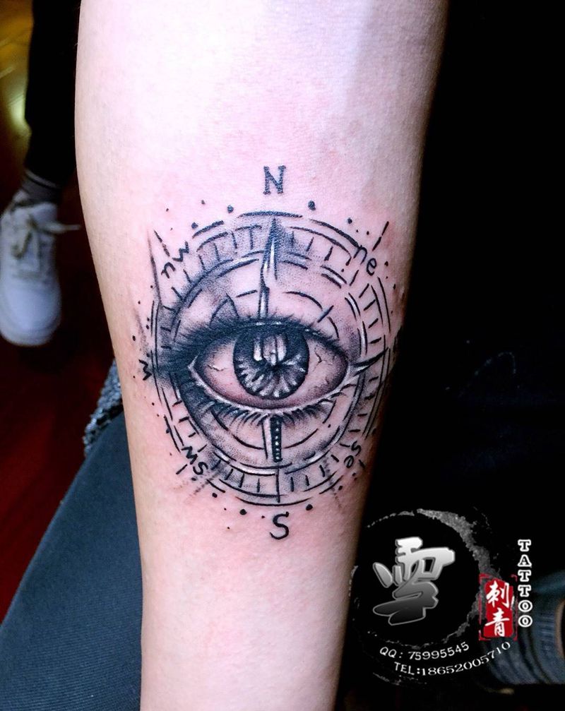 指南针研眼睛纹身图片