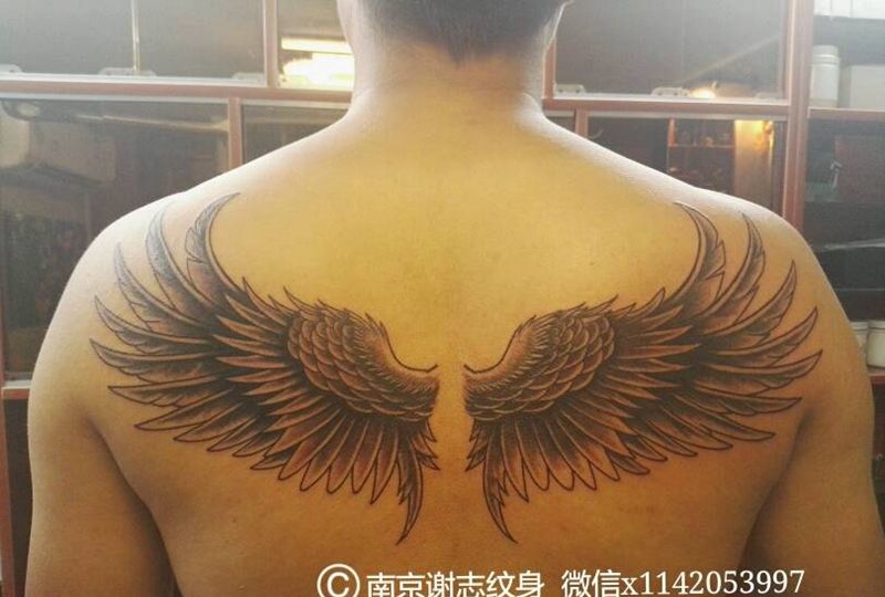 翅膀纹身图片_背部清新原创成品纹身图案