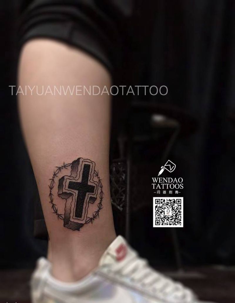 十字架纹身图片_腿部欧美school纹身图案
