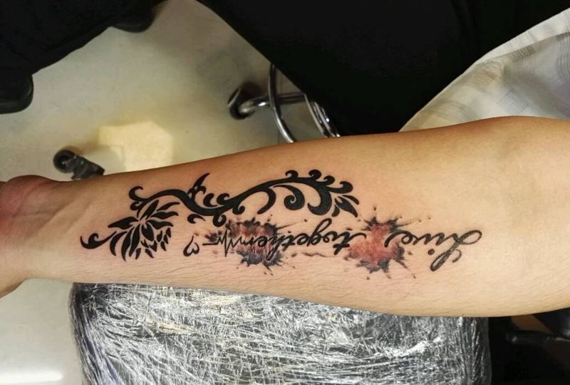 疤痕遮盖纹身图片_手臂清新字符原创成品纹身图案