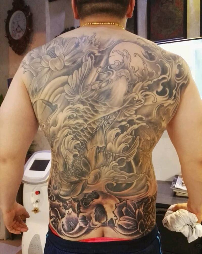 满背鱼添加纹身图片_背部传统动物原创成品纹身图案