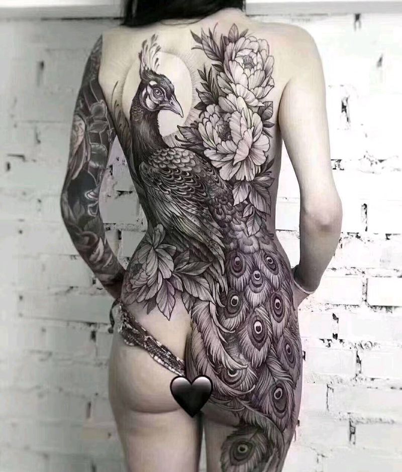 性感的美女纹身图片