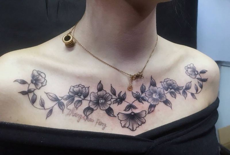 花胸纹身图片_成品胸部欧美清新植物纹身图案