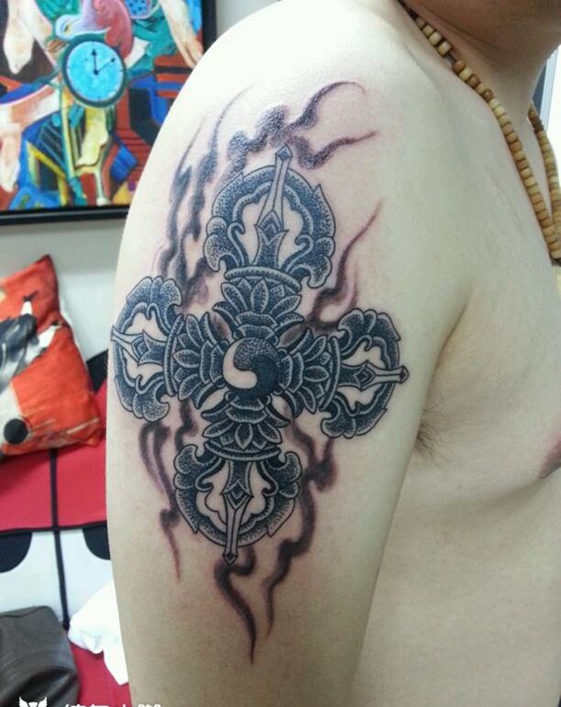 金刚杵纹身图片_手臂欧美宗教狂人刺青成品纹身图案