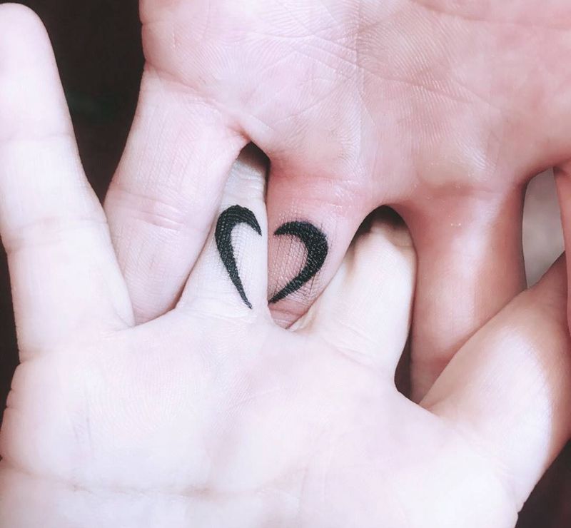 情侣纹身纹身图片_成品手部清新几何情侣纹身图案